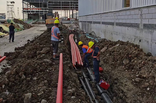 工厂监控外围管道预埋施工